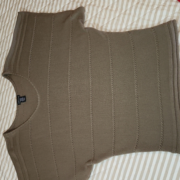 Short sleeve sweater top - Picture 2 of 4